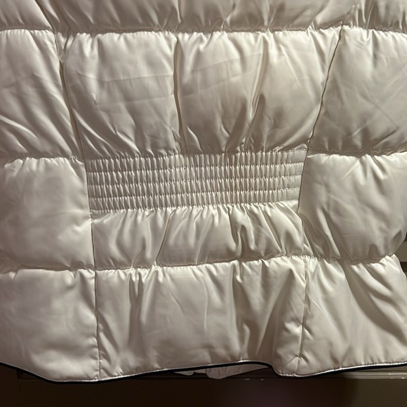 TOMMY HILFIGER Women’s S/P White Puffer Vest - Picture 8 of 14